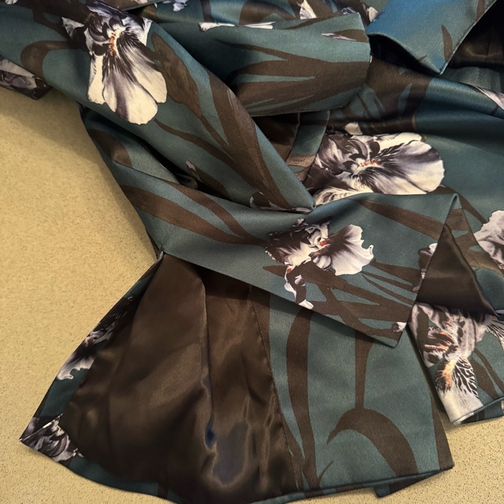 Emerald Iris Print Satin Blazer - Picture 9 of 12
